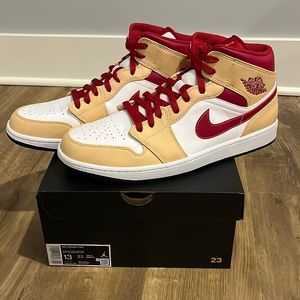 Jordan 1 mid Light curry